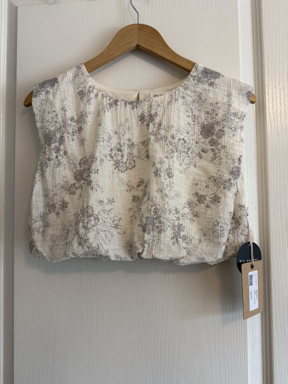 blu pepper Cream Floral Pleated Crop Blouse